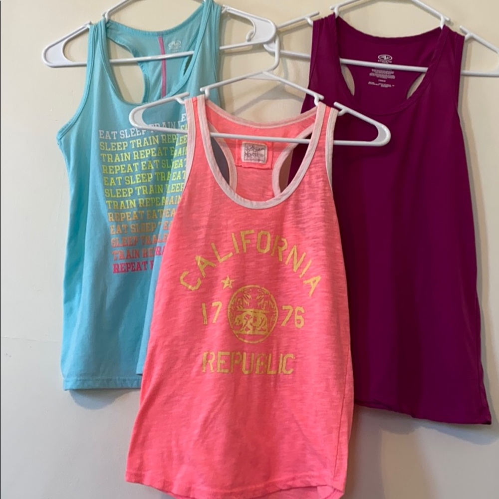 TANK TOPS IN A LOT OF 3! GREAT CONDITION Sz SMALL